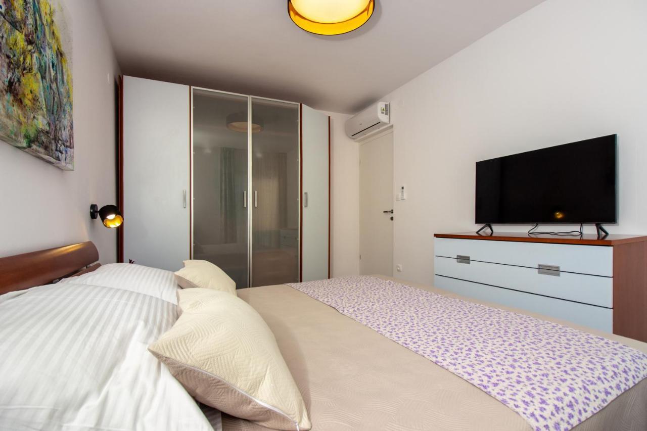 Bura2 , With Private Parking In The Garage Apartment Split Exterior photo