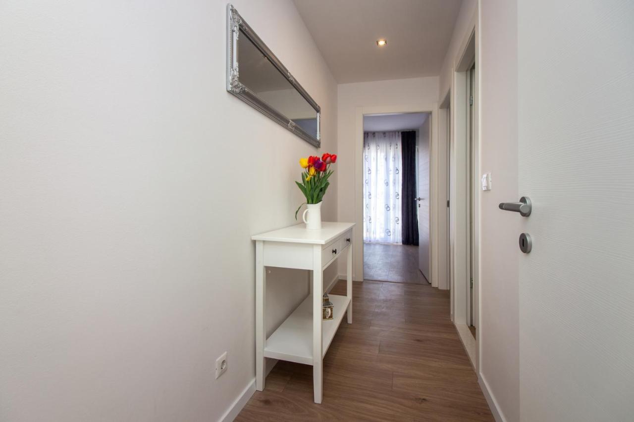 Bura2 , With Private Parking In The Garage Apartment Split Exterior photo